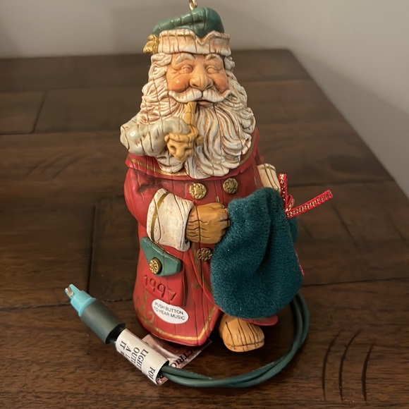 Santa's Secret Gift Hallmark Ornament 1997 - Picture 2 of 5